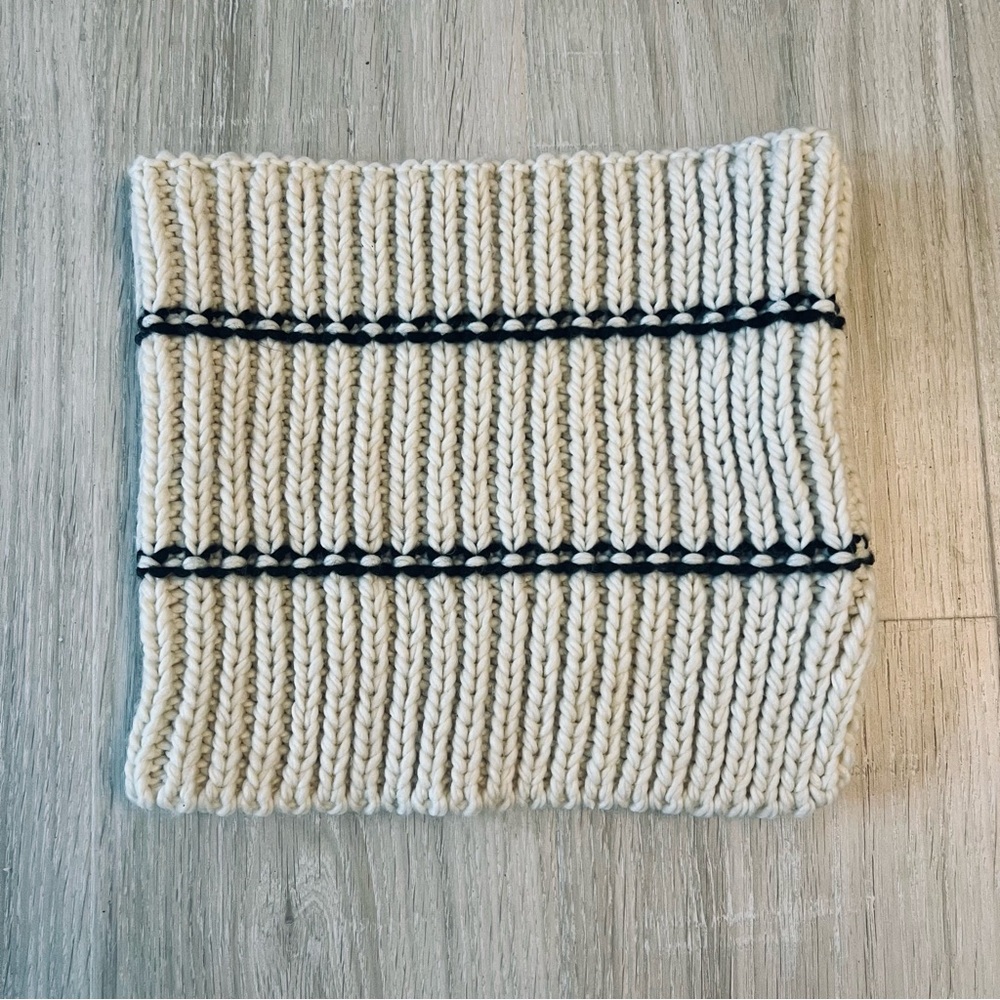 NWOT Cowl Neck Knit Scarf